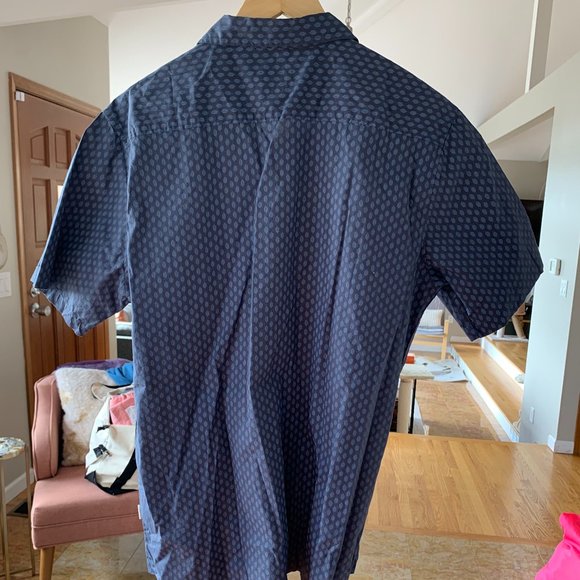 NWOT- Voyager Mens Button Down Short Sleeve Shirt - Bundle 3 T-shirts for $20! - Picture 5 of 6